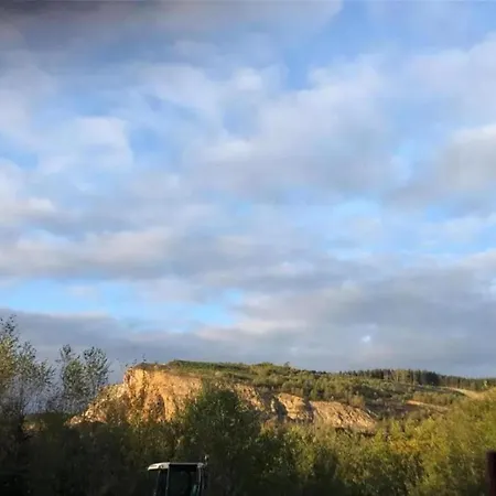 Retreat Near Forest, Cleaning Included بيت للعطل *